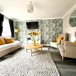 Сasa de vacaciones Stylish Village Townhouse W/ Parking - Near & York
