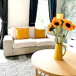 Stylish Village Townhouse W/ Parking - Near & York Leeds (West Yorkshire)
