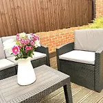 Stylish Village Townhouse W/ Parking - Near & York