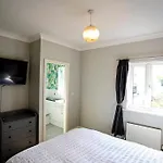 Stylish Village Townhouse W/ Parking - Near & York Сasa de vacaciones