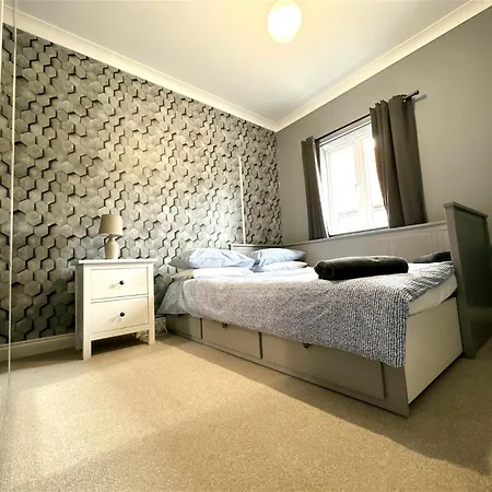 Stylish Village Townhouse W/ Parking - Near & York Дом отдыха