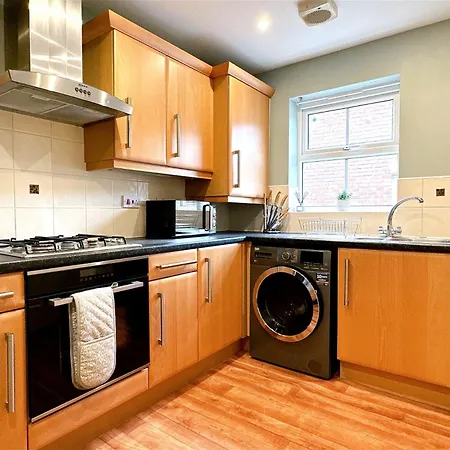 Stylish Village Townhouse W/ Parking - Near & York Дом отдыха *