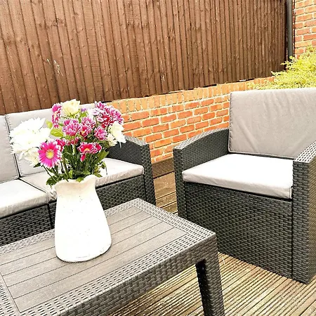 Stylish Village Townhouse W/ Parking - Near & York