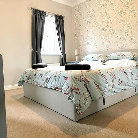 Stylish Village Townhouse W/ Parking - Near & York Σπίτι διακοπών Λιντς