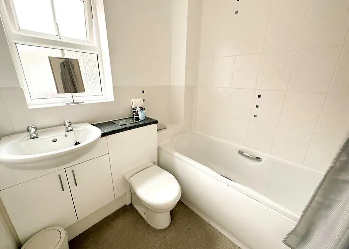 Σπίτι διακοπών Stylish Village Townhouse W/ Parking - Near & York Λιντς