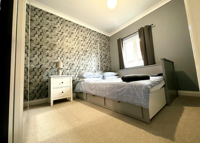 Stylish Village Townhouse W/ Parking - Near & York בית נופש