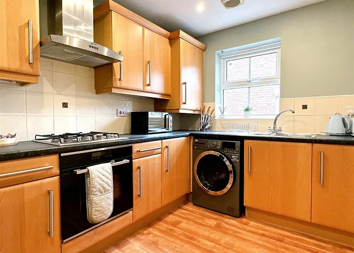 Stylish Village Townhouse W/ Parking - Near & York Semesterbostad *