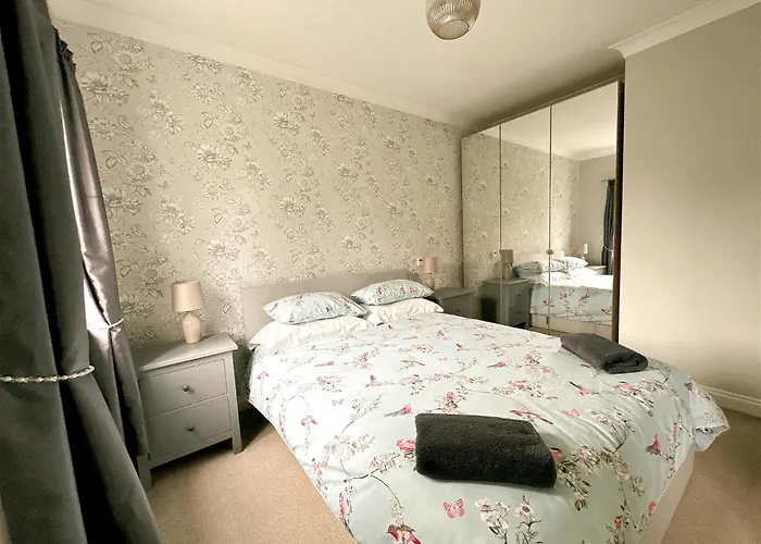 Stylish Village Townhouse W/ Parking - Near & York Σπίτι διακοπών Λιντς