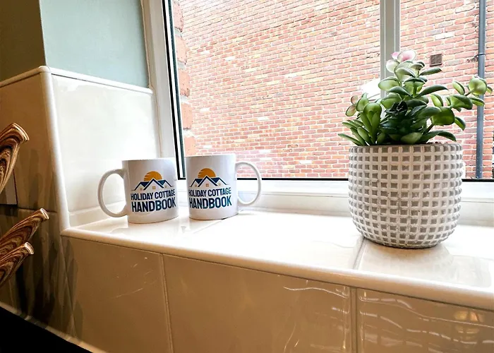 Semesterbostad Stylish Village Townhouse W/ Parking - Near & York Leeds (West Yorkshire)