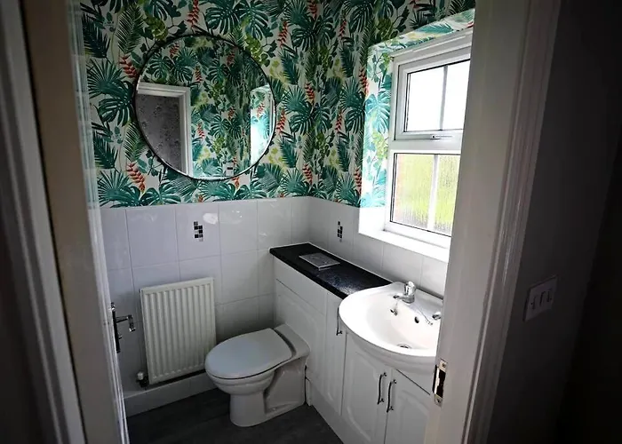 Stylish Village Townhouse W/ Parking - Near & York Semesterbostad Leeds (West Yorkshire)