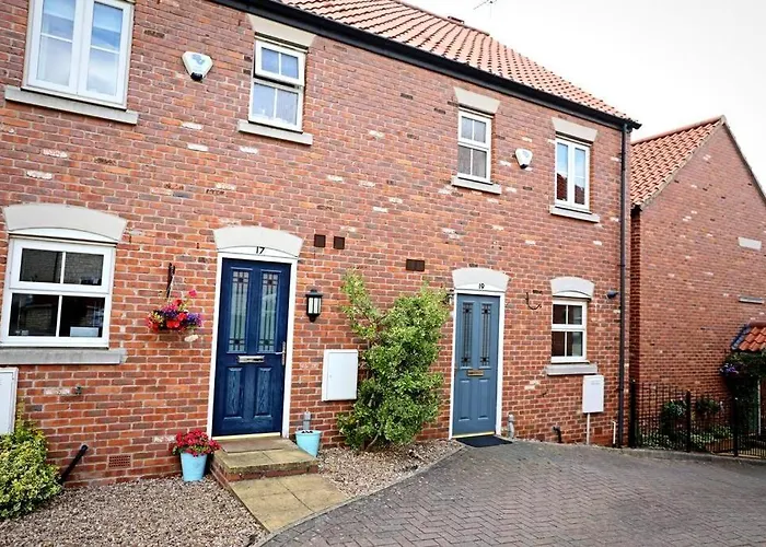 Stylish Village Townhouse W/ Parking - Near & York * Leeds (West Yorkshire)
